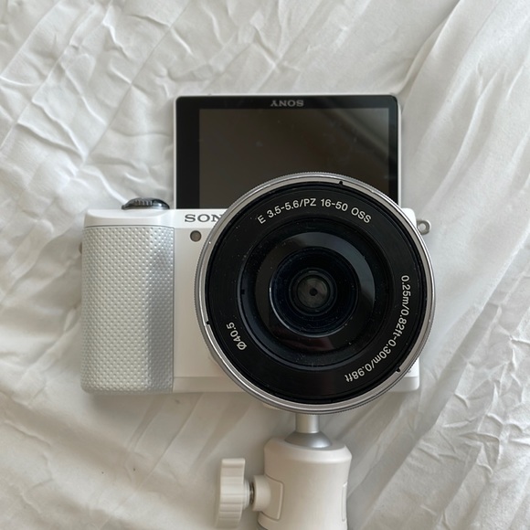Sony a5000 Vlogging Camera